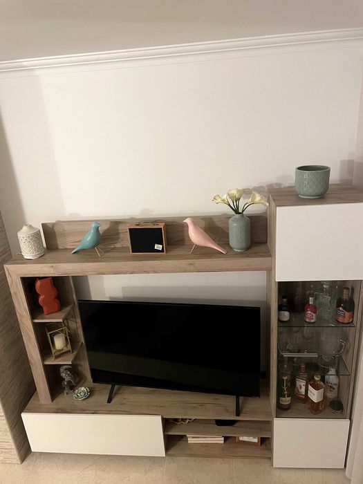 Móvel TV Moderno - Com vitrine e arrumação