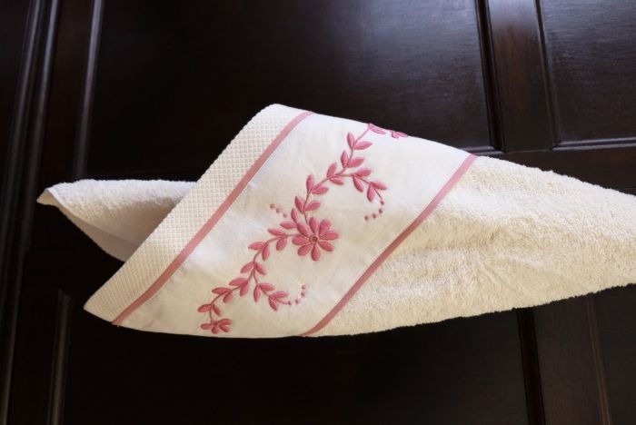 Toalha de rosto em Bordado Madeira 100cmx50cm