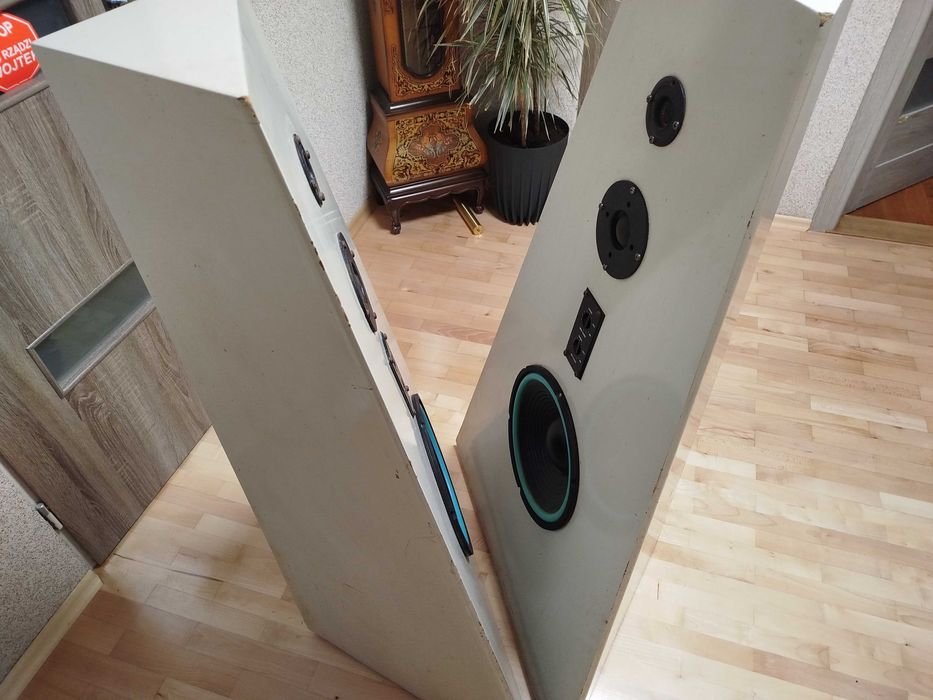 Okazja Głośniki kolumny trójkątne Peerless 30cm 1.3m