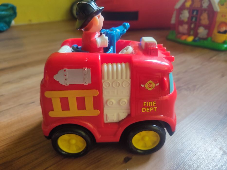 Zabawka wóz strażacki na baterie