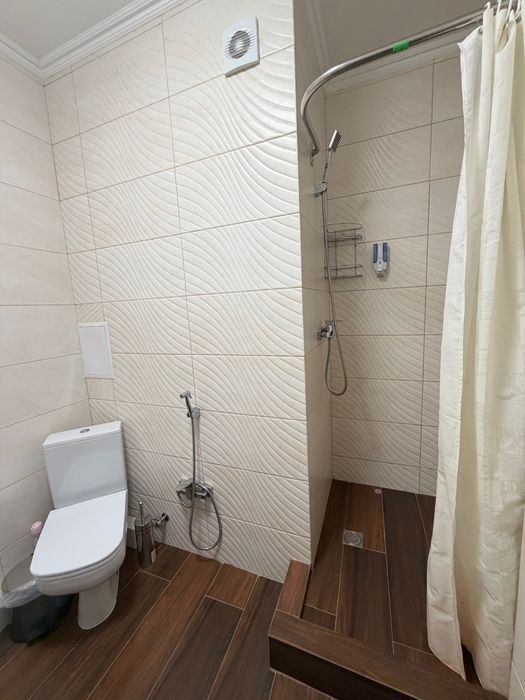 Простора 3-кімнатна квартира у Трускавці вул.Довбуша є відео