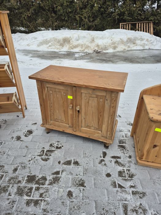 Stara drewniana szafka