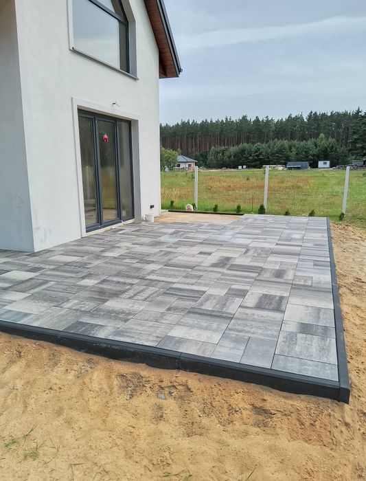 Brukarz układanie kostki brukowej oraz usługi minikoparka prace ziemne