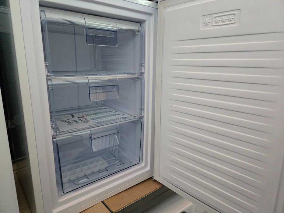 Janki, ul. Wspólna 6 Zamrażarka 80l Aro TZW8655