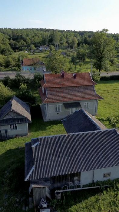 Продаж господарства в Карпатах с. Стопчатів цегляний будинок 138 м2 літня кухня господарські приміщення 107 сот. землі є газ БЕЗ КОМІСІЇ