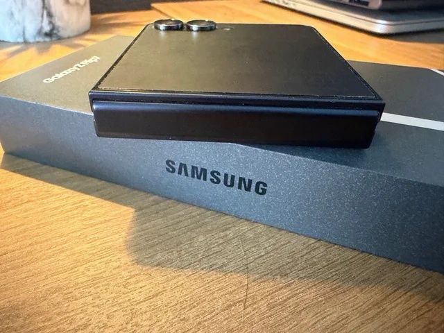 Samsung Galaxy Z Flip 7 5G - 512GB 12GB