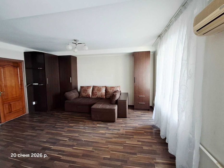 Оренда 2к квартири біля метро Виставковий центр. Голосіївський пр.