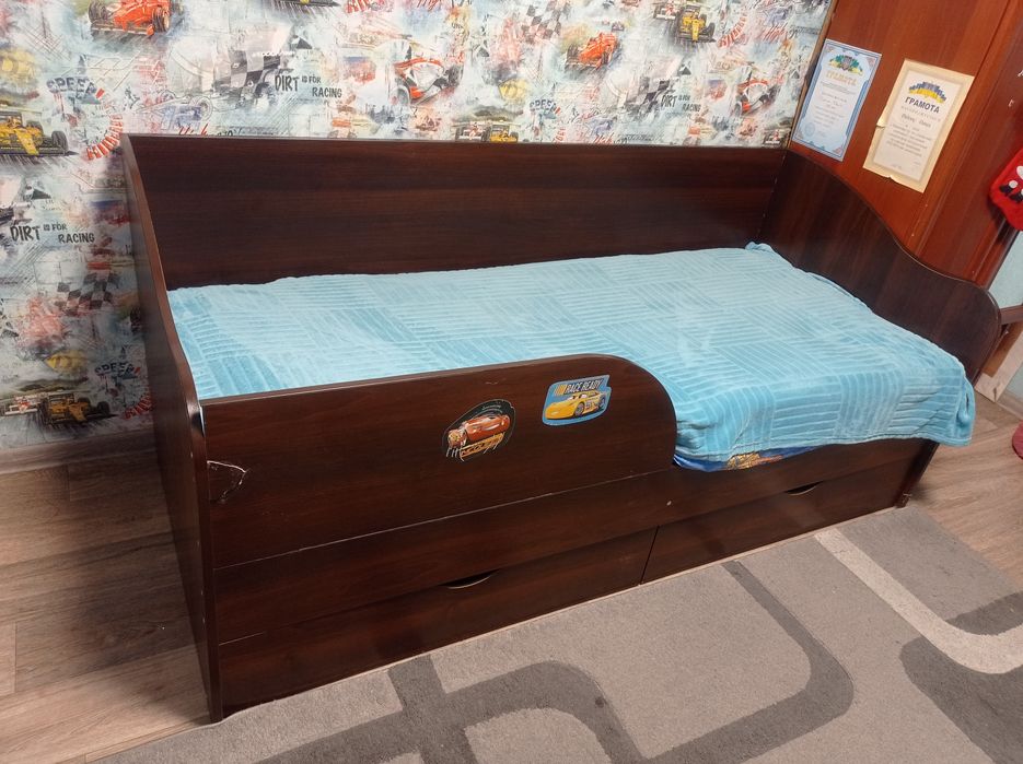 Ліжко з матрацом