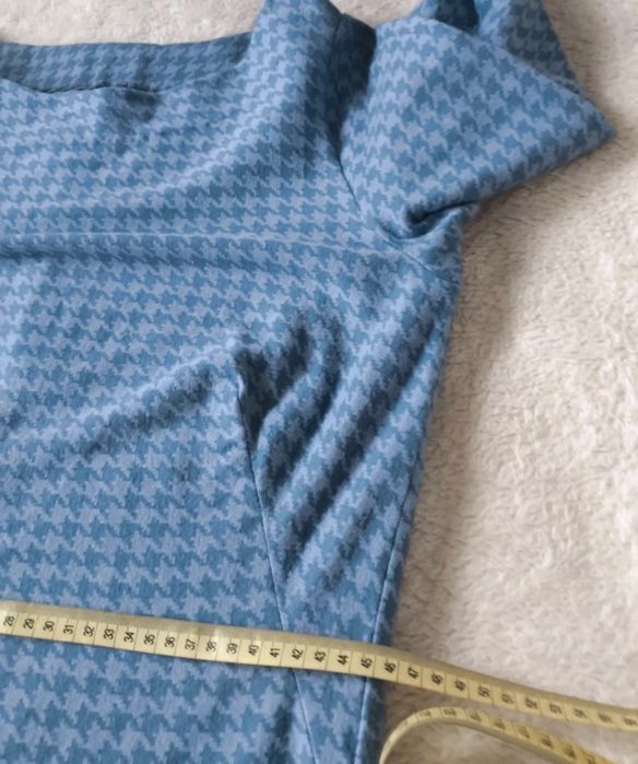 Niebieska sukienka w pepitkę