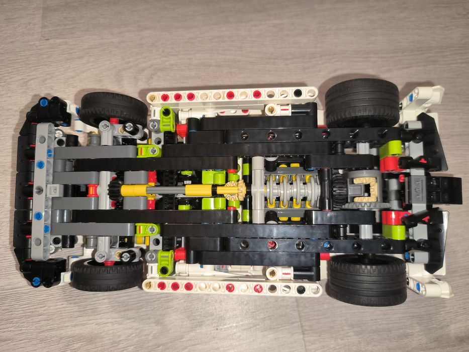 Lego technic 42184 samochód