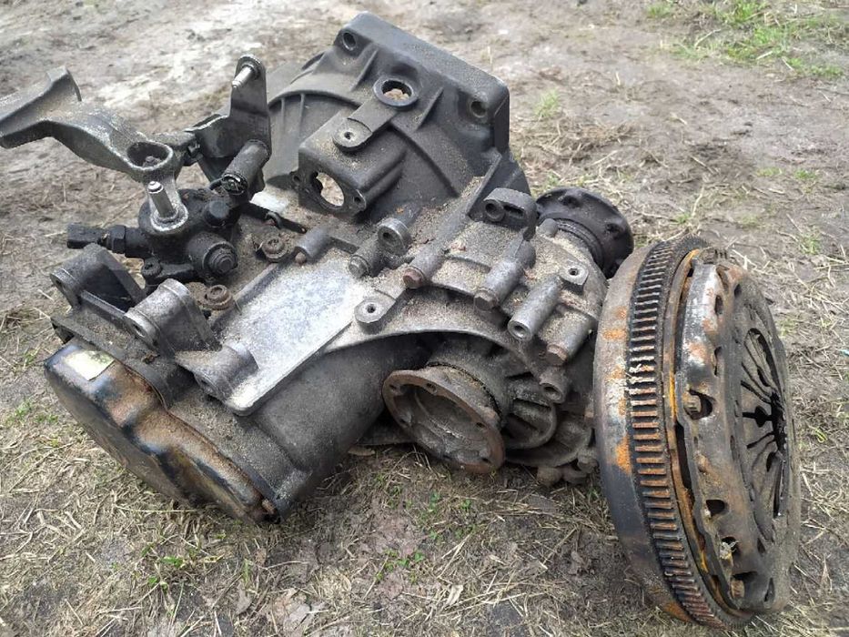 Коробка передач WW Caddy 2004-2010р.