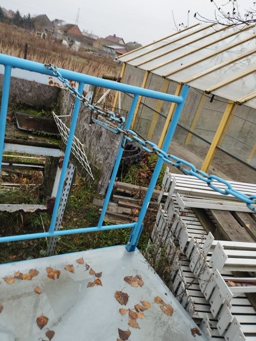 Stojak regał na tkaniny