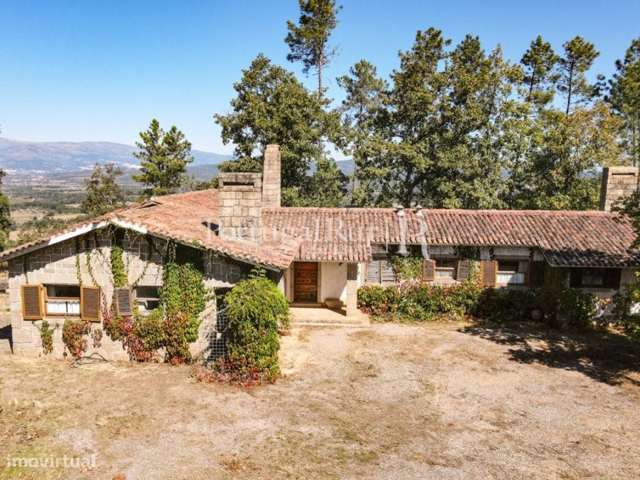 Quinta de 4 ha com 3 casas e cerejeiras no Fundão, ideal para turismo