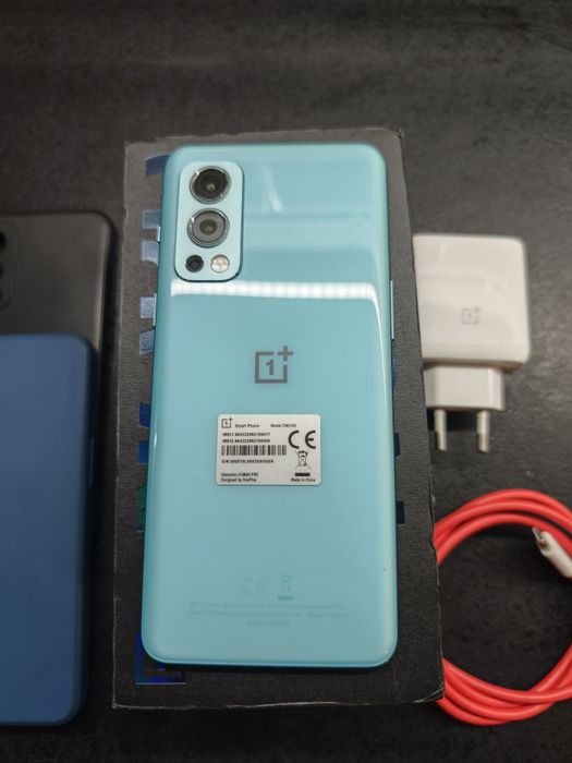Smartfon OnePlus Nord 2 z ładowarką i pudełkiem