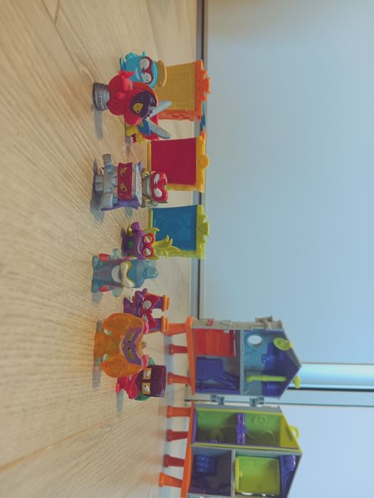 Super things baza figurki pojazdy