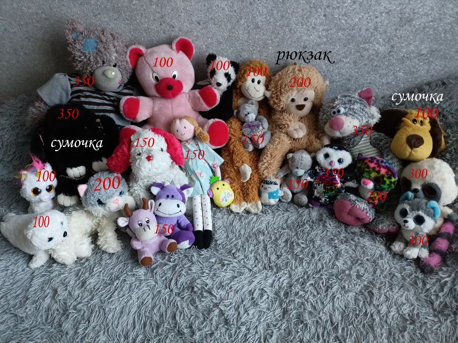 Різні м'які іграшки