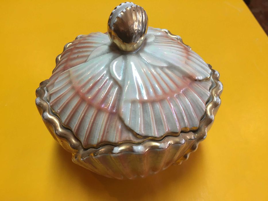 Caixa de faiança modernista