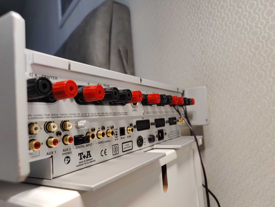 Hi-Fi ресівер T+A K6