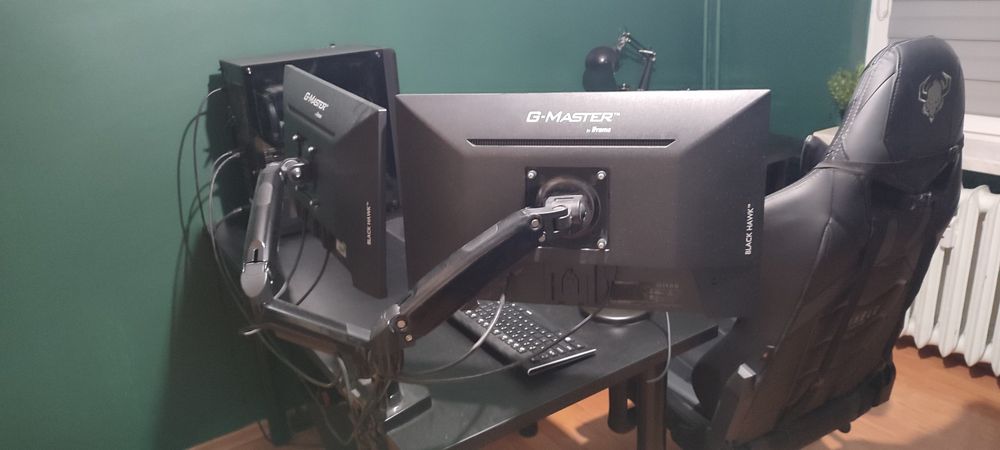 Zestaw-Komputer+ 2 monitory+ ramie,+mikrofon Genesis. i7-13700kf, 3