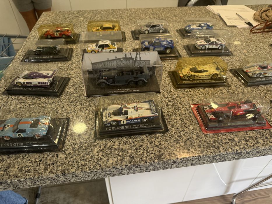 Carrinhos de colecao em miniatura