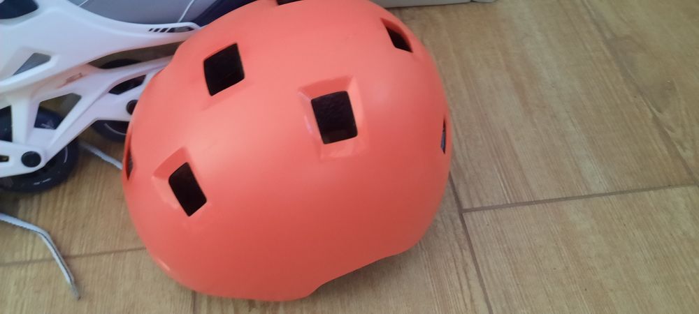 Patins e capacete infantis