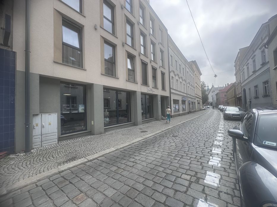 Wyjatkowy lokal  do wynajęcia w centrum Raciborza – 132,68 m², duże witryny, parter, prestiżowa lokalizacja