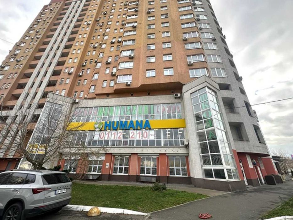 ФАСАД на Бажана біля метро Позняки – Ідеально для вашого бізнесу