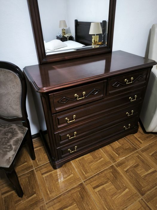 Mesas cabeceira+Cómoda+ Espelho em Mogno