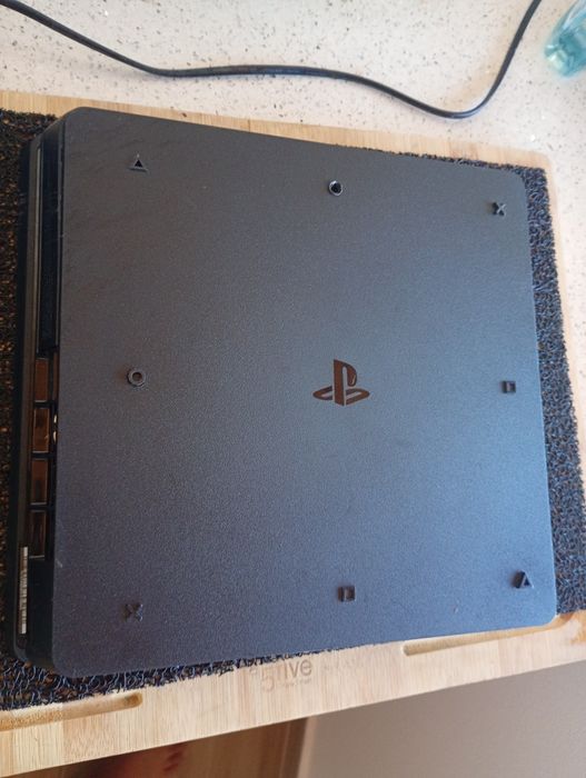 PS4 Slim Avariada – Não Liga – Para Reparar ou Peças