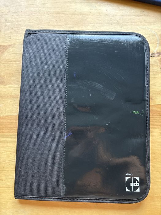 Pasta de Apresentação A4 com Fecho - Preta