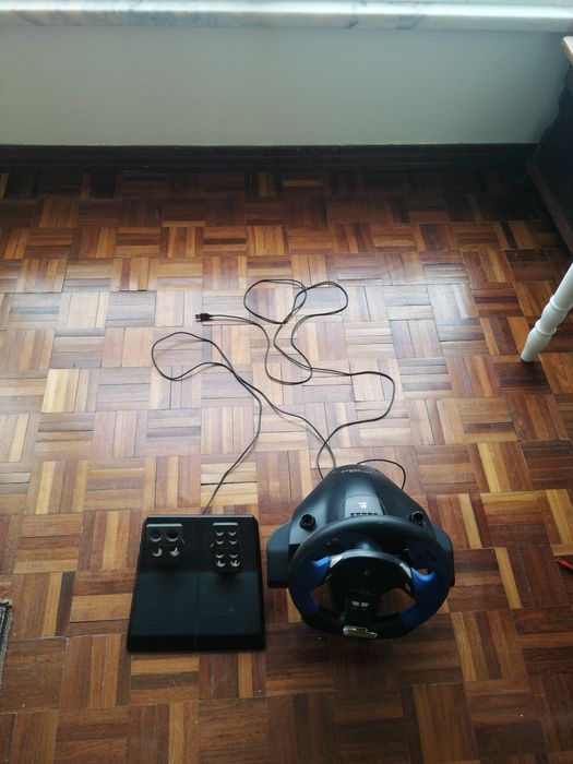 Volante Logitech para PC ou PlayStation