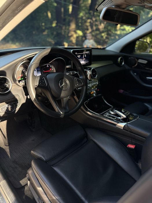 Mercedes-Benz C 220d 2018 • 2.2 Diesel