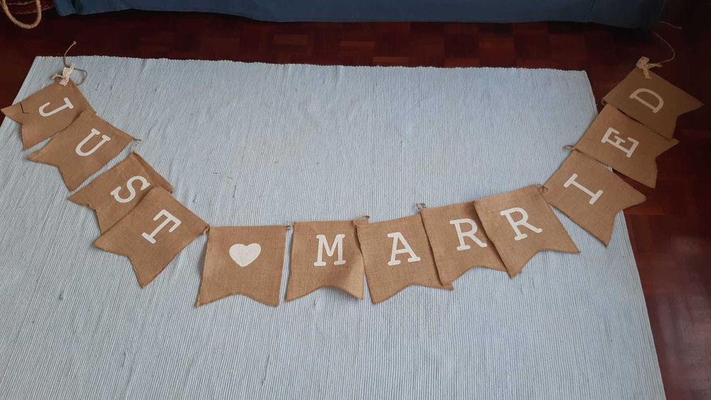 Fita grinalda "Just Married" em sarapilheira