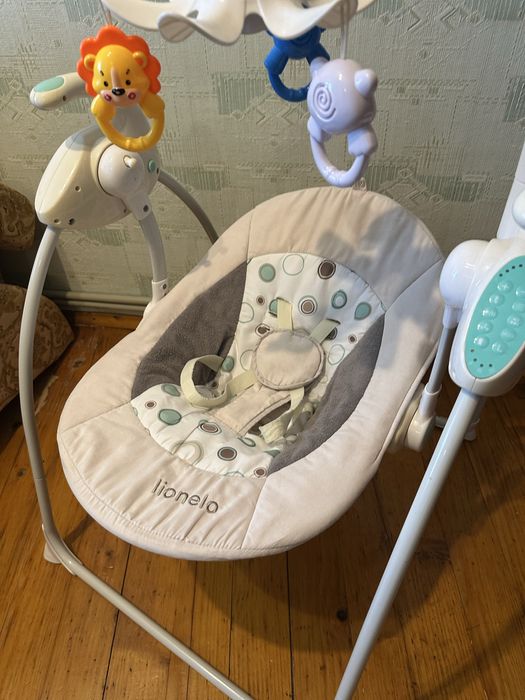 Гойдалка/ заколисуючий центр Lionelo Robin