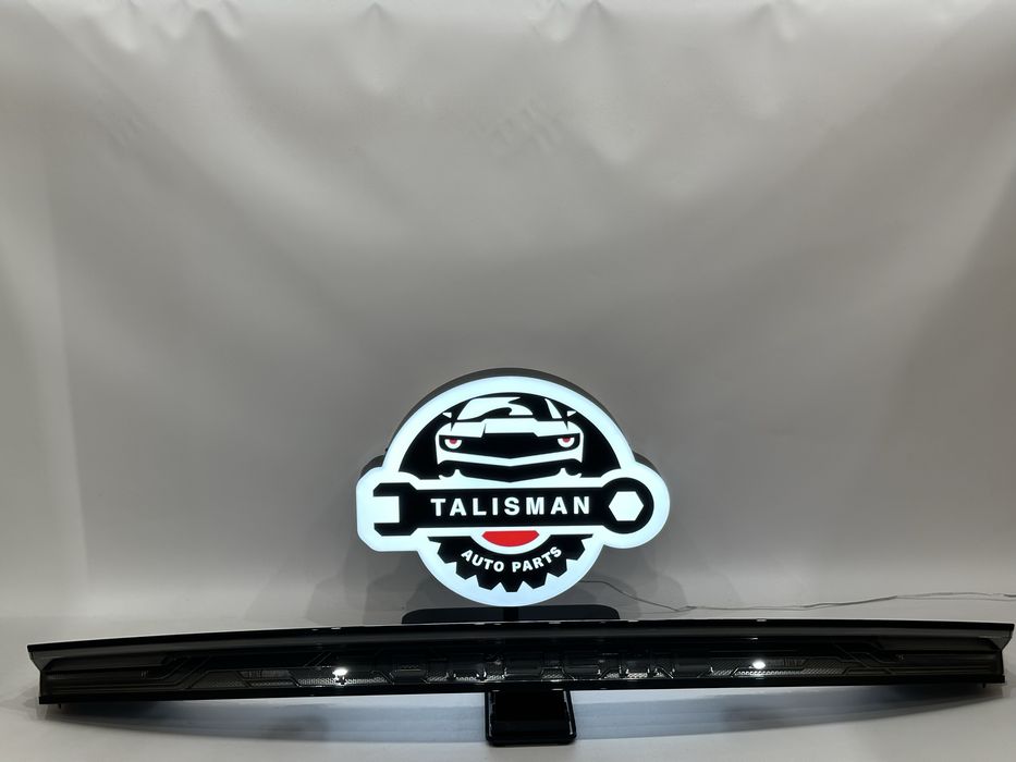 Porsche Taycan центральний фонарь бленда в наявності 9JA945082G