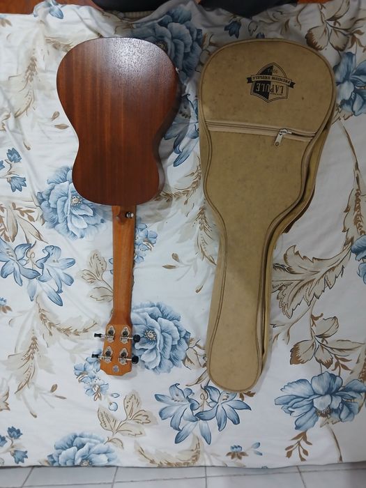 Ukulele tenor elétrico