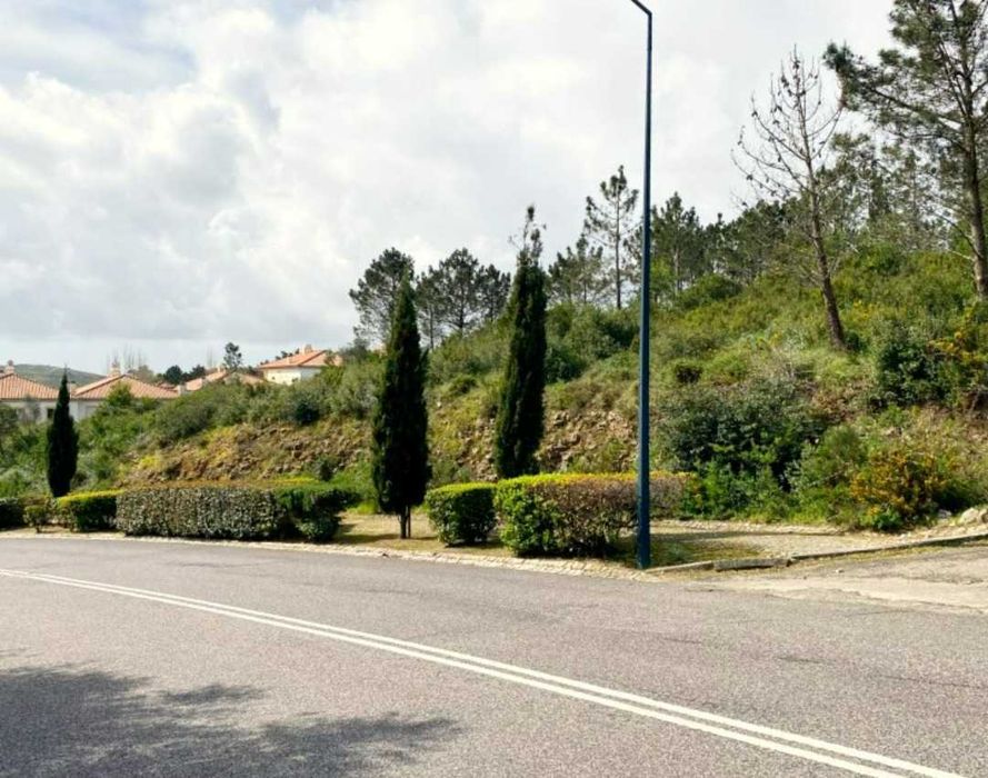 Construção de edifícios para escritórios e comércio em Belas Clube de Campo, Sintra