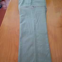 Calça/calção  verde  nº 40 com fecho *