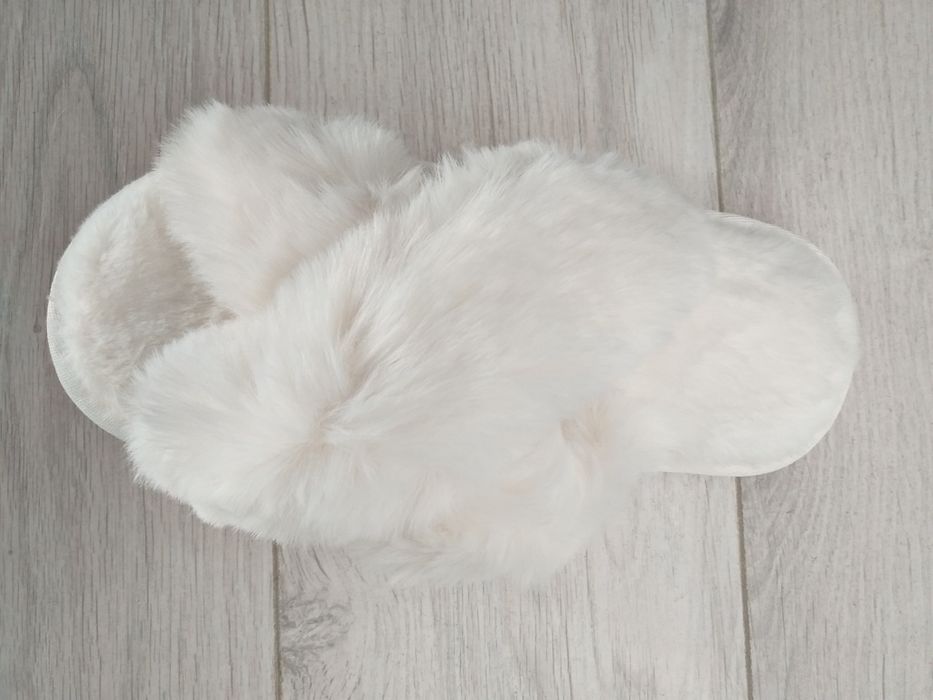 Puszyste, futrzane kapcie po domu, rozmiar 38