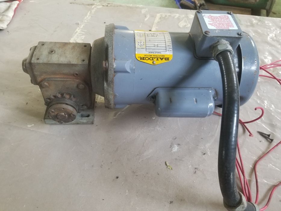 Двигатель мотор однофазный, вибратор ИВ98А
