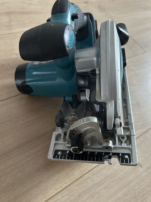 Pilarka makita DSS610