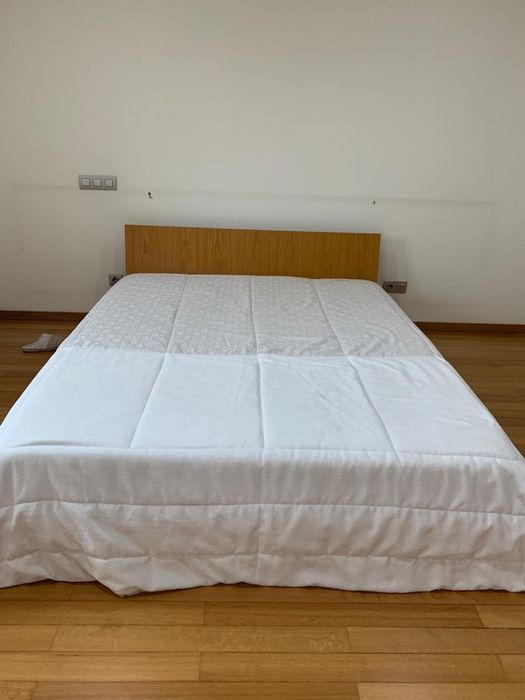 Cama de casal em Carvalho Francês