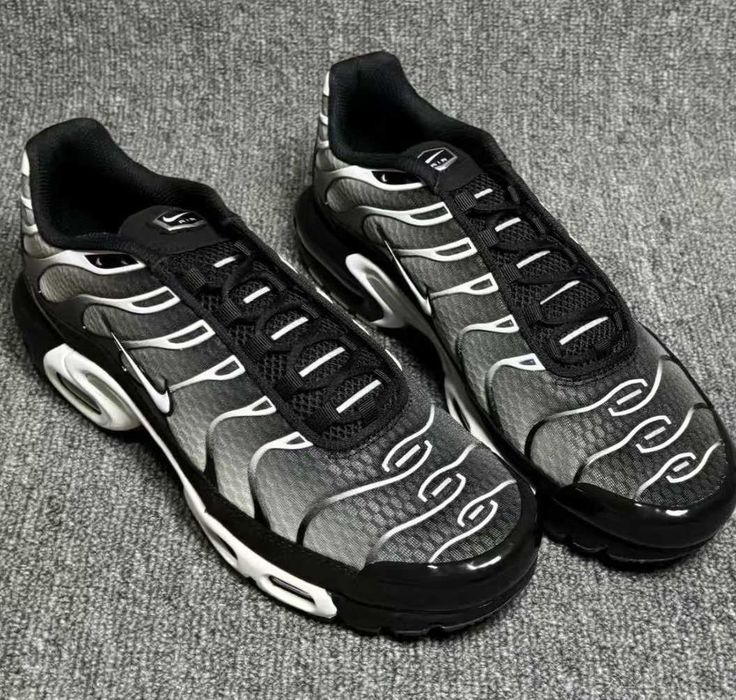 Air Max TN Plus metaliczne srebro R.45