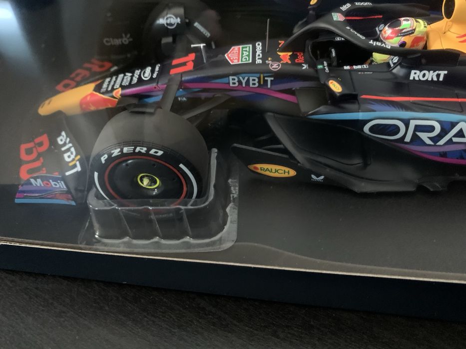 F1 minichamps 1:18 Red Bull RB19 Sergio Pérez