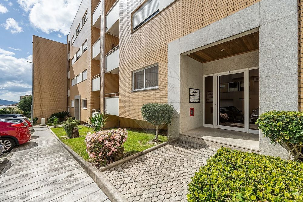 Apartamento T2 com suite e garagem fechada, em Nogueira, Braga!