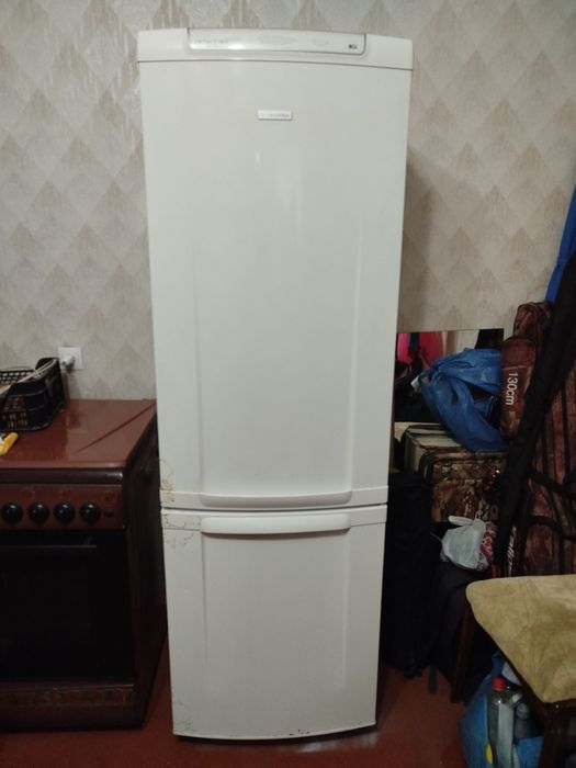 Холодильник Elektrolux