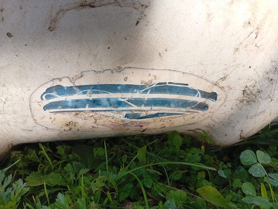 Vende se caixa em fibra para barcos por 50€