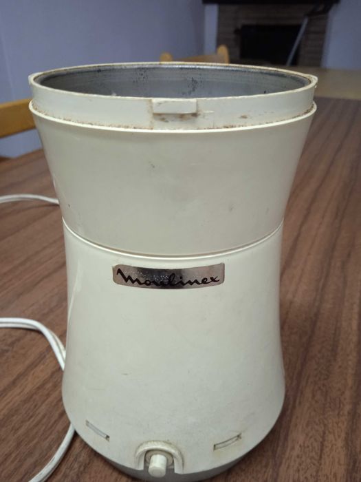 Maquina usada de moer grãos de café