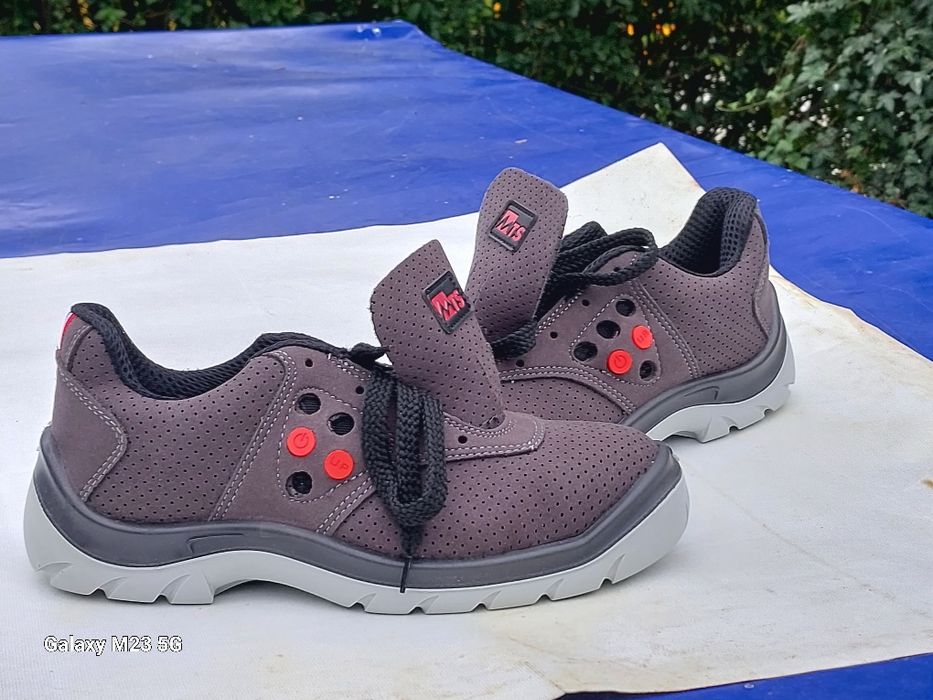 Buty robocze rozm 42 francuskie wzmacniane noski wytrzymałe i solidne