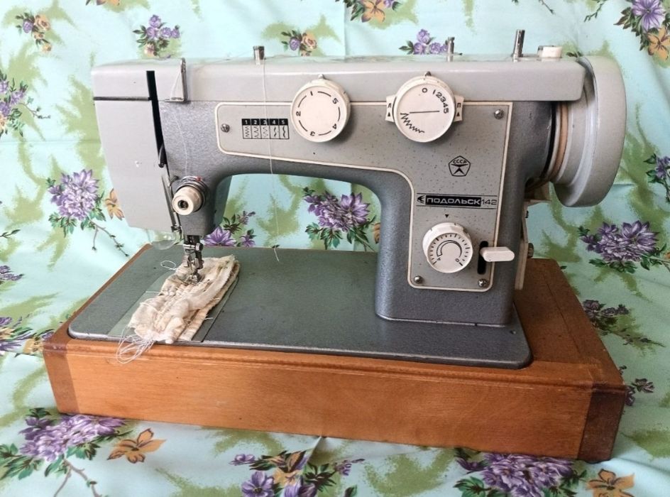 Продається швейна машинка у чемоданчику